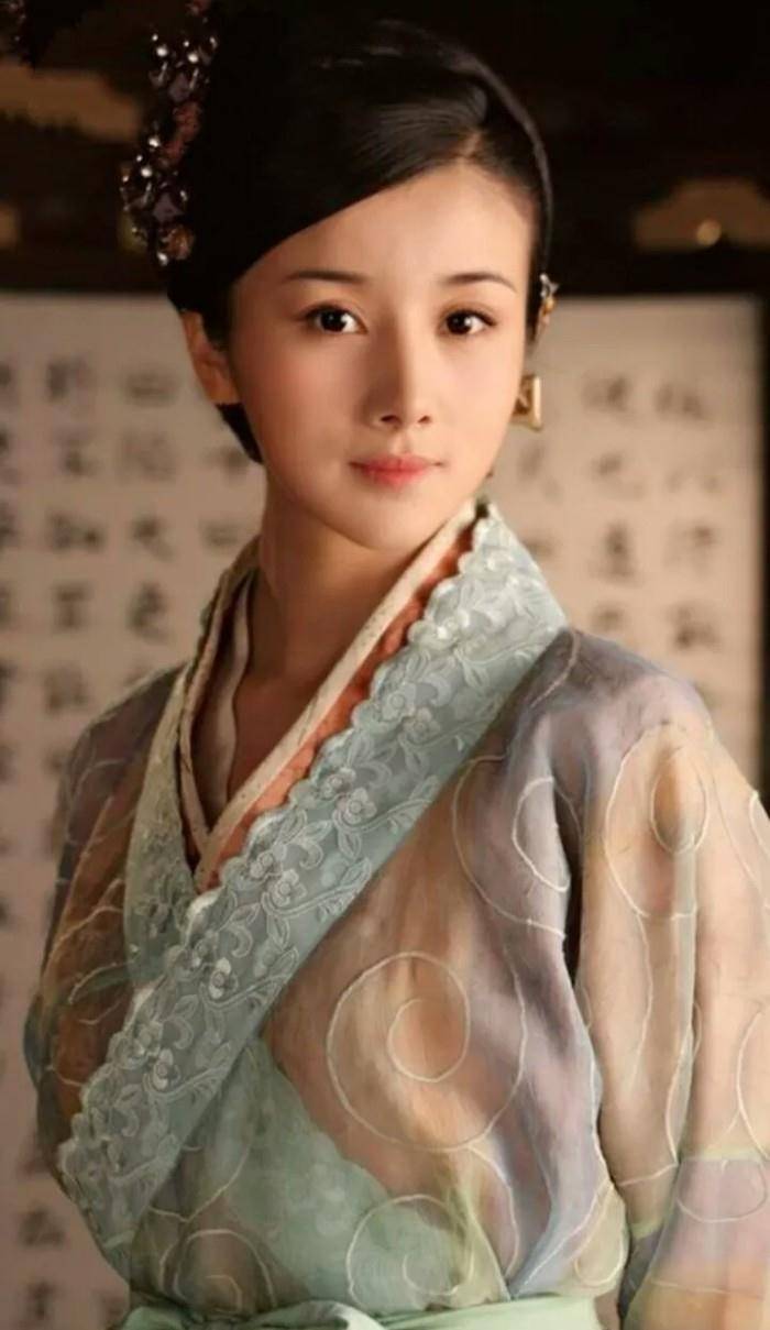 娱乐圈没整过容的明星_整容毁掉事业的女明星_张檬整容前后对比