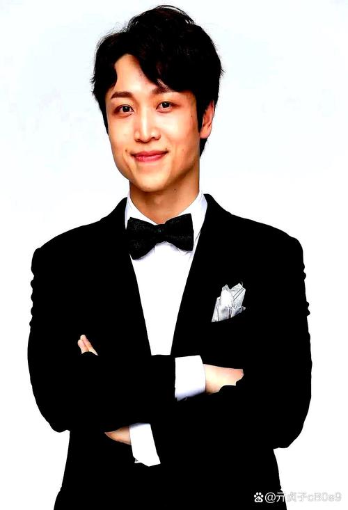 驼背的男明星，为何让粉丝又爱又急？