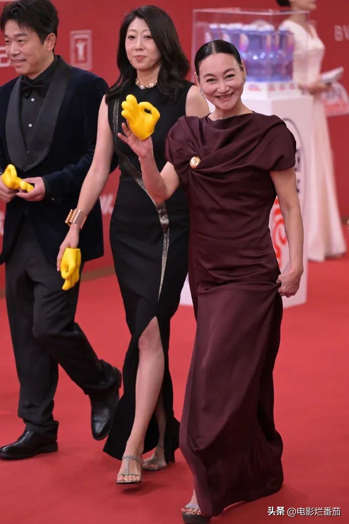 明星时尚穿搭评价_晚装女明星_红毯造型分析